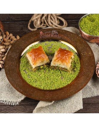 ÖZEL FISTIKLI KARE BAKLAVA