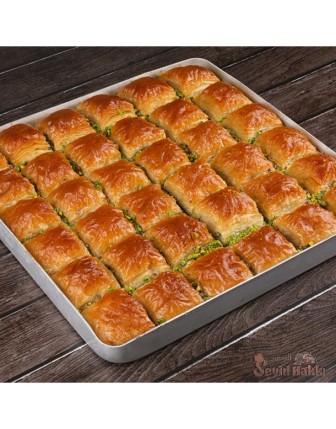 ÖZEL FISTIKLI KARE BAKLAVA